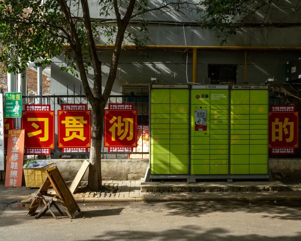 固态继电器与中间继电器在配电系统中的功能对比分析