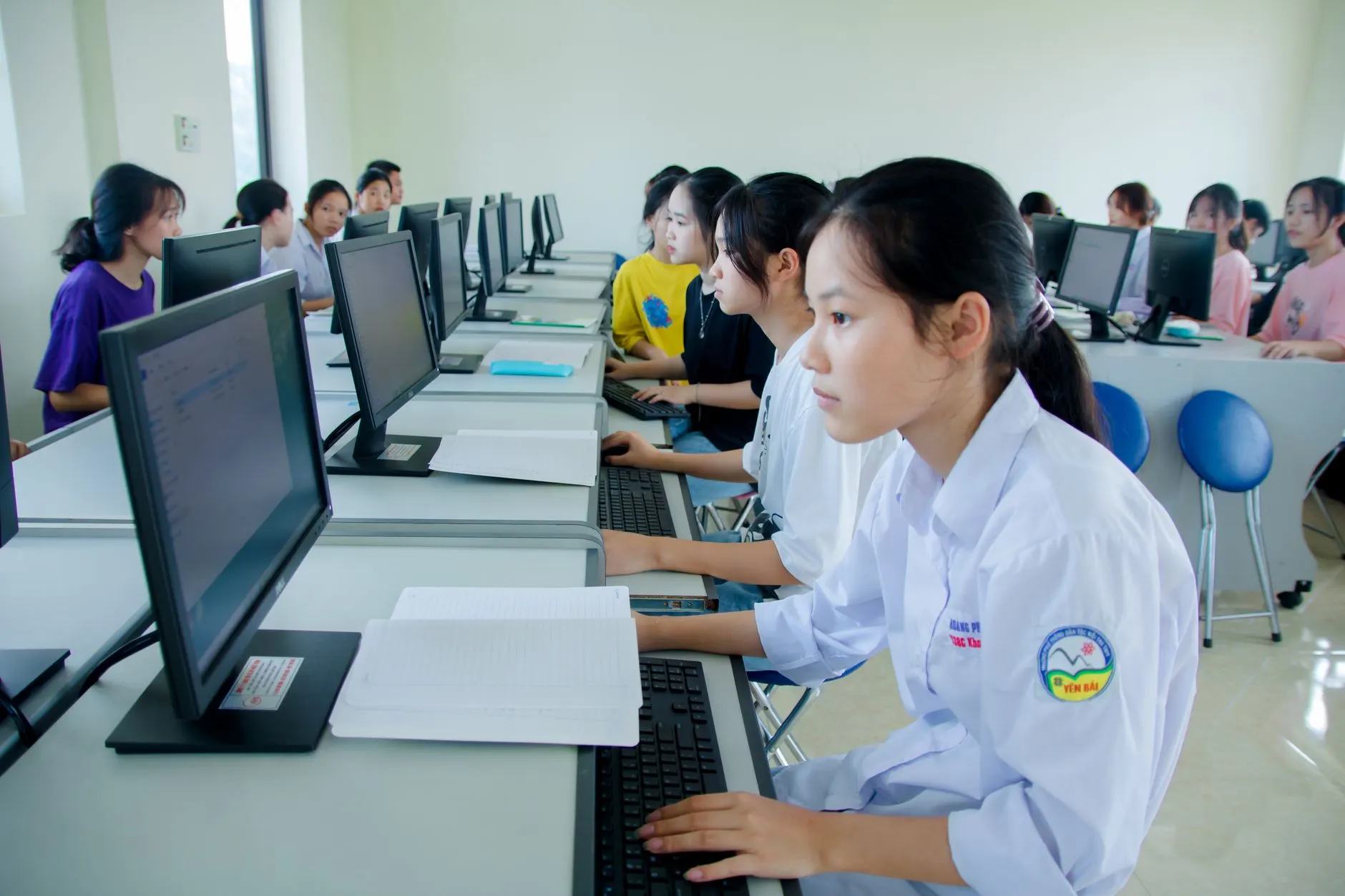 工业自动化延时保护方案：继电器选型与电路设计要点