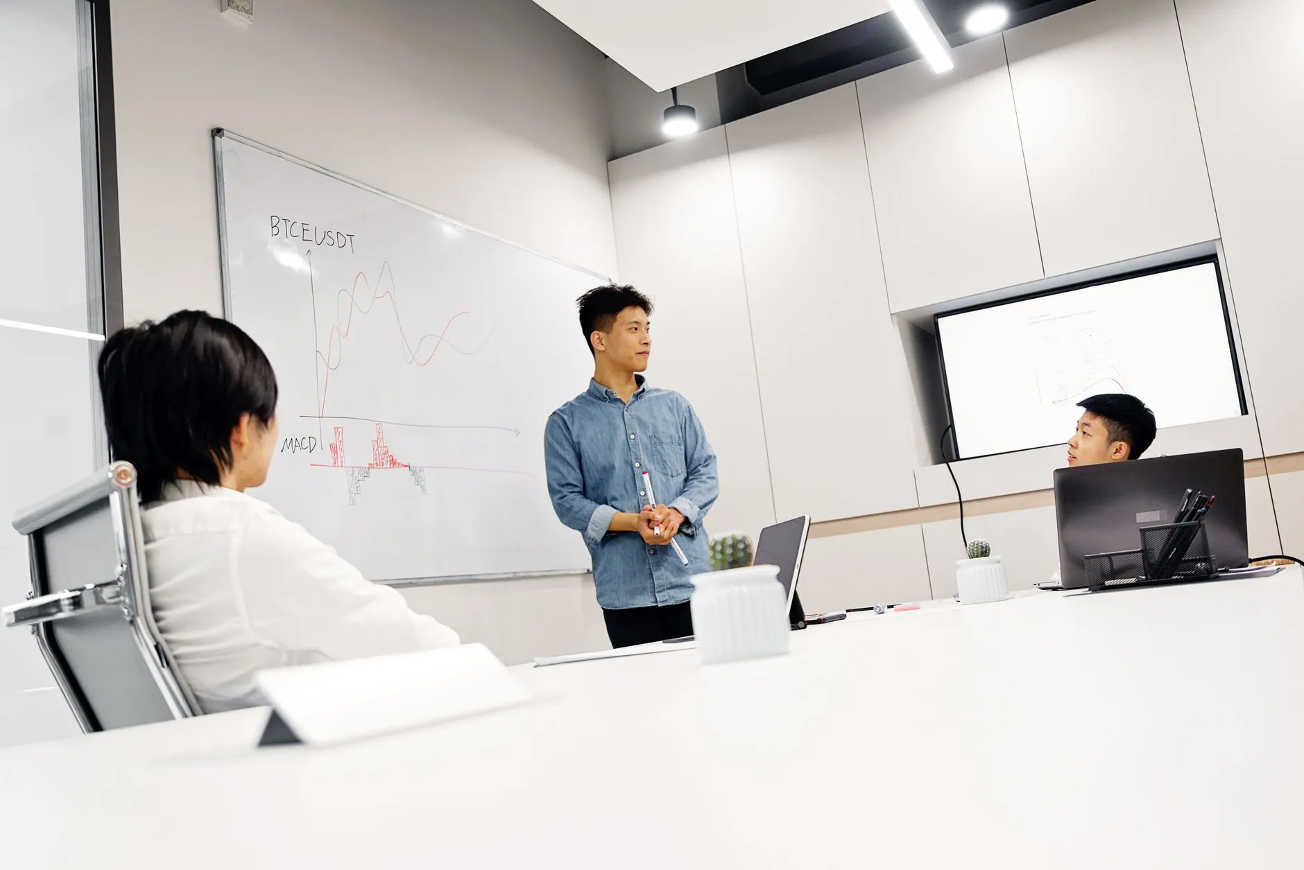 音迪娱固态继电器产品系列：技术优势与自动化控制应用解析